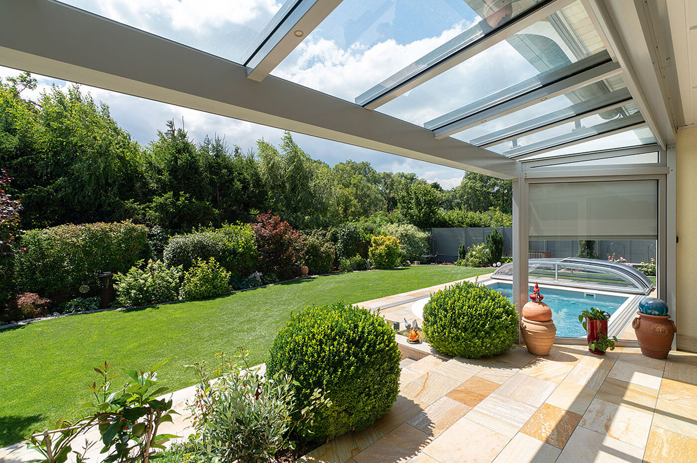 Terrassenüberdachung mit großer Spannweite ohne Mittelsäule | Lamberg e.U.